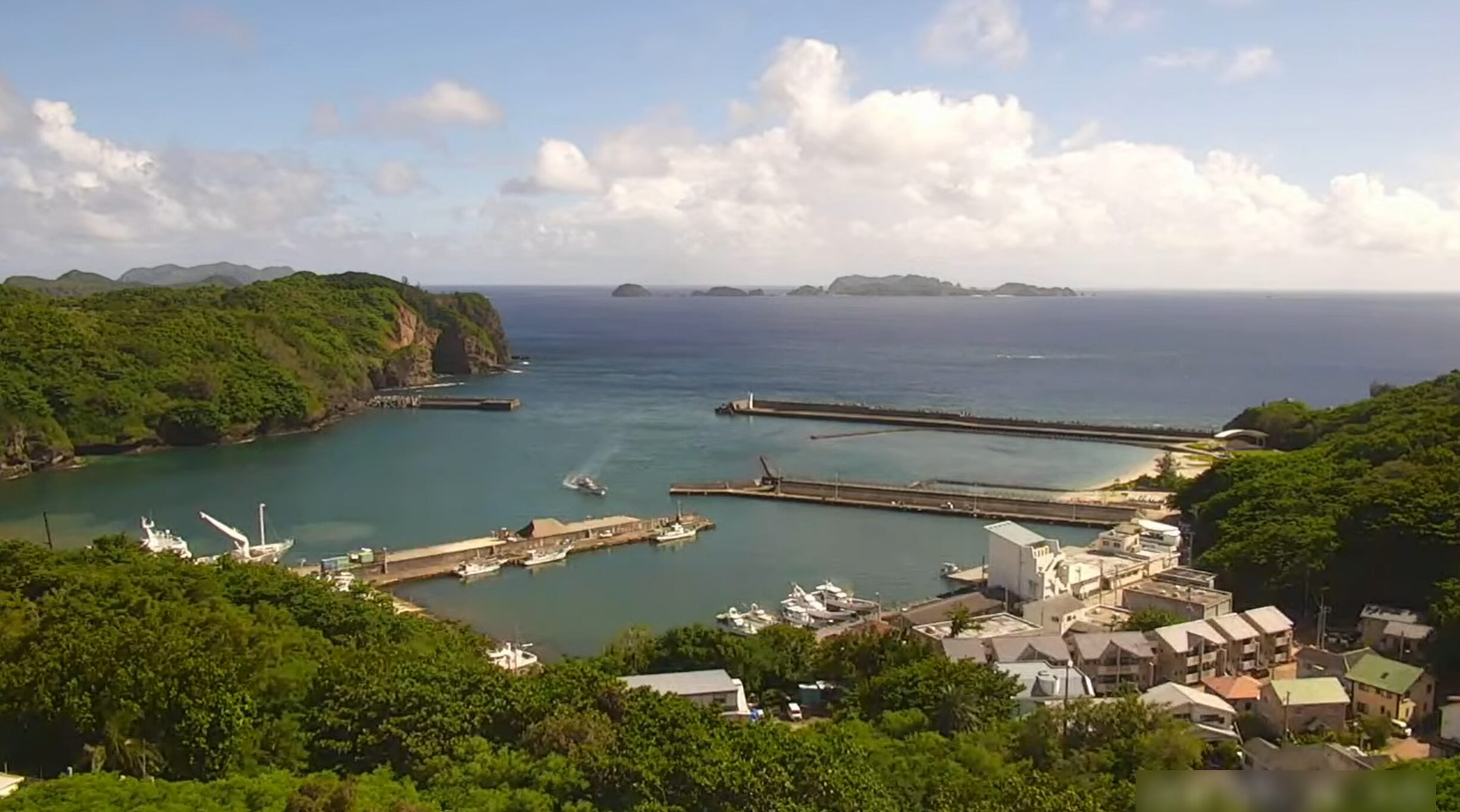 母島沖港ライブカメラ(東京都小笠原村母島)