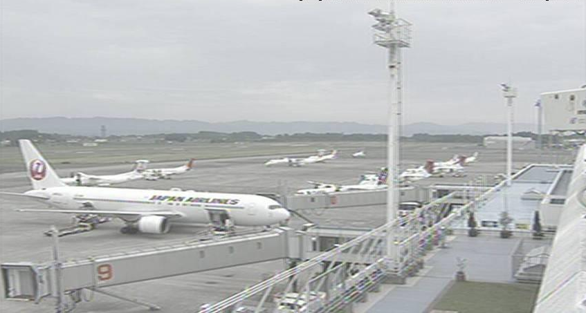 鹿児島空港から空港滑走路・駐機場が見えるライブカメラ。