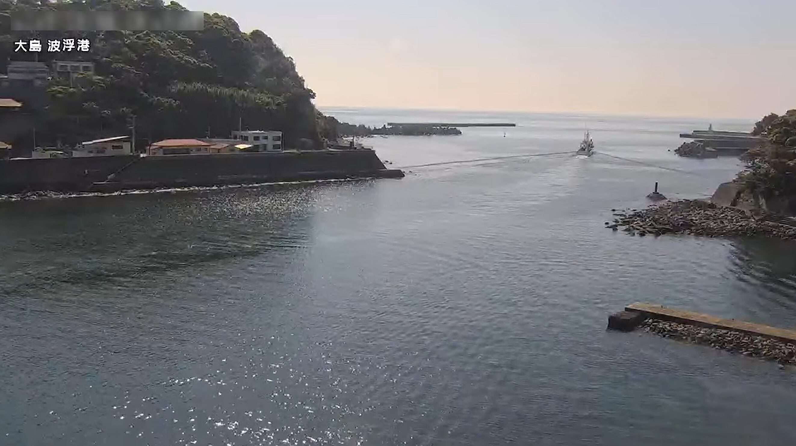 大島波浮港ライブカメラ(東京都大島町波浮港)