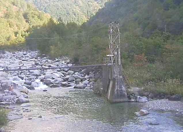 深山荘前かじか橋橋脚から蒲田川