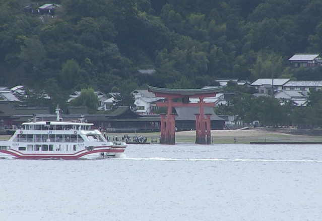 宮島競艇場から厳島神社大鳥居・広島湾・ボートレース場