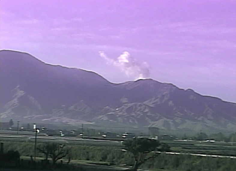 風の便り阿蘇山ライブカメラは、熊本県阿蘇市一の宮町の中坂梨に設置された阿蘇山(根子岳・高岳・中岳・烏帽子岳・杵島岳)が見えるライブカメラです。