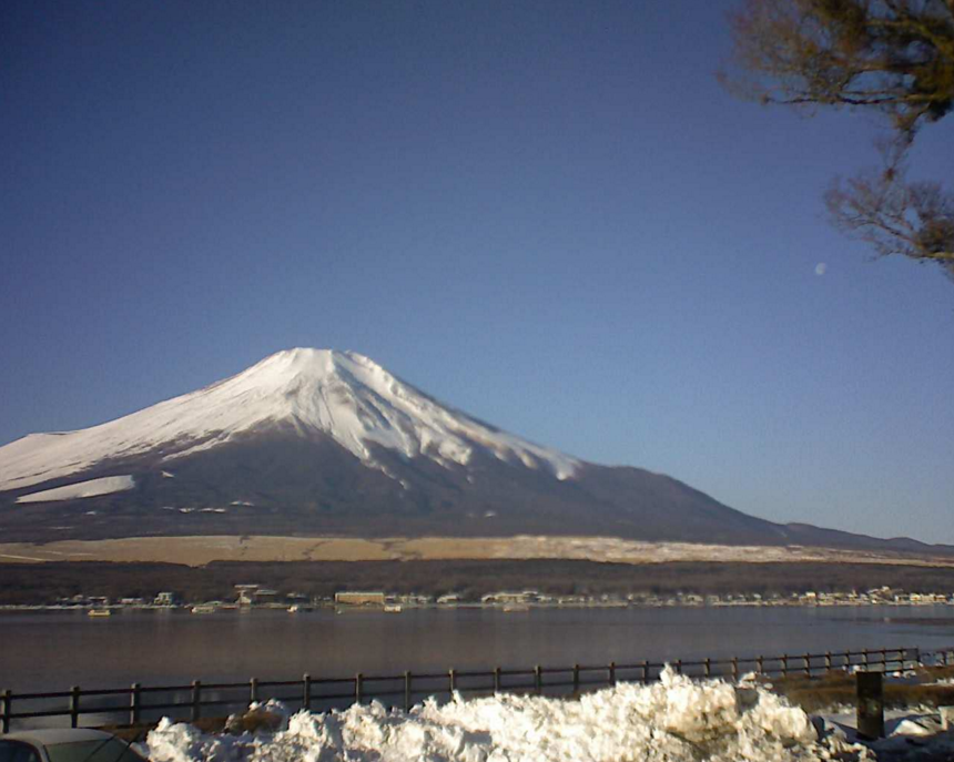 丸格建築から富士山・山中湖