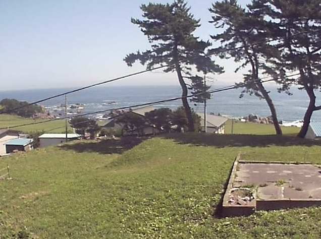 民宿石橋種差海岸ライブカメラは、青森県八戸市鮫町の民宿石橋に設置された種差海岸天然芝生地が見えるライブカメラです。