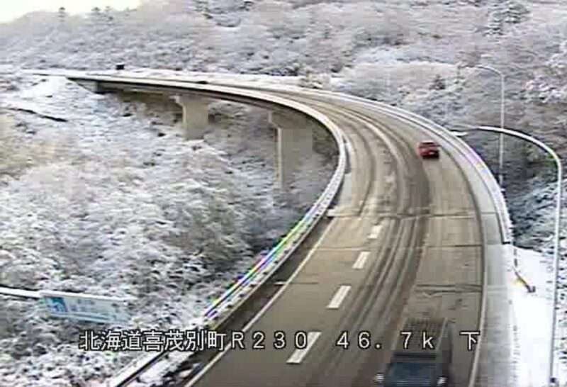 国道230号中山峠スキー場前ライブカメラ(北海道喜茂別町川上)2025年10月20日 8時00分
