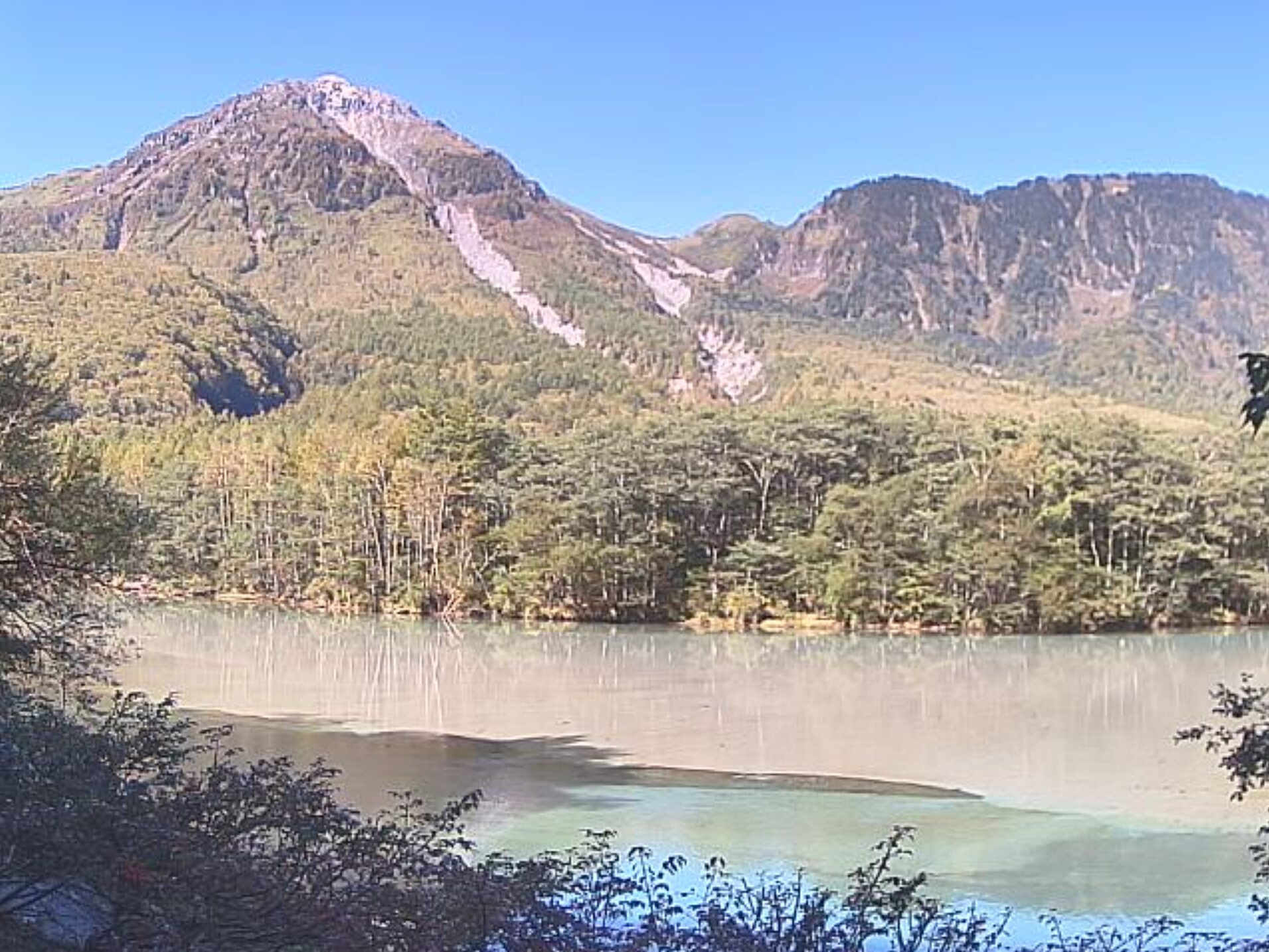 上高地大正池ホテルライブカメラ(長野県松本市安曇上高地)