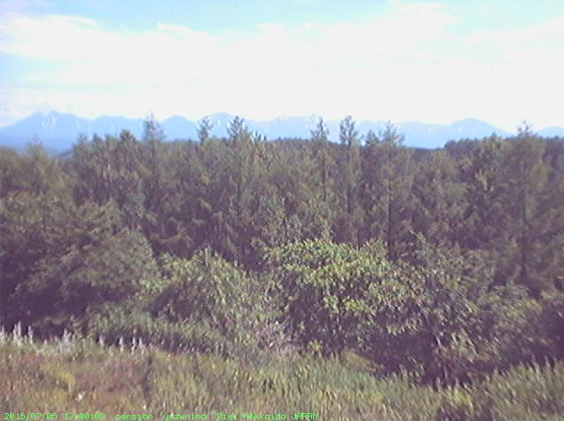 山荘ゆずりはから十勝岳連峰が見えるライブカメラ。