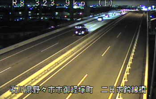 国道8号二日市跨線橋ライブカメラは、石川県野々市市御経塚の二日市跨線橋に設置された国道8号(金沢バイパス)が見えるライブカメラです。