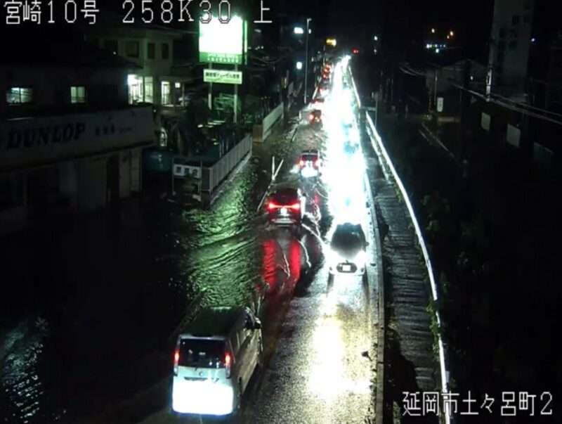 2025年9月4日22時10分 台風15号大雨増水時(宮崎県延岡市に緊急安全確保)　国道10号土々呂町ライブカメラ(宮崎県延岡市土々呂町)
