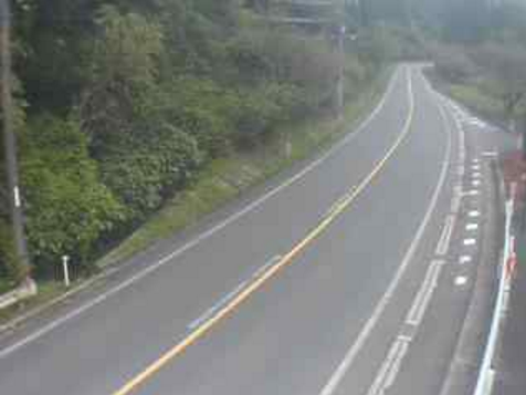 国道179号人形峠ライブカメラは、鳥取県三朝町木地山の人形峠に設置された国道179号が見えるライブカメラです。