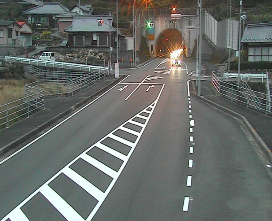 愛媛県道25号八幡浜宇和線笠置トンネル西予市側ライブカメラ(愛媛県西予市宇和町)