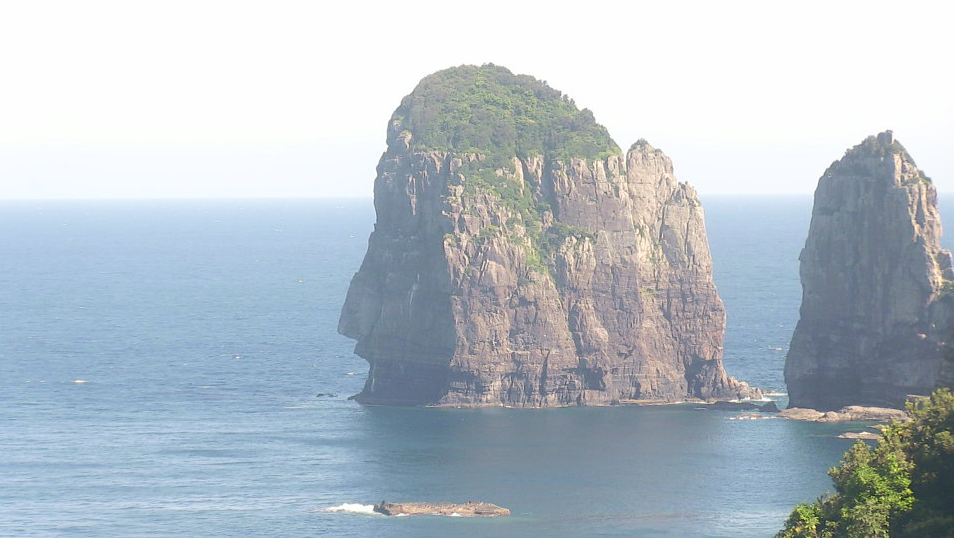 下甑島前の平展望所からナポレオン岩・西山小学校跡が見えるライブカメラ。