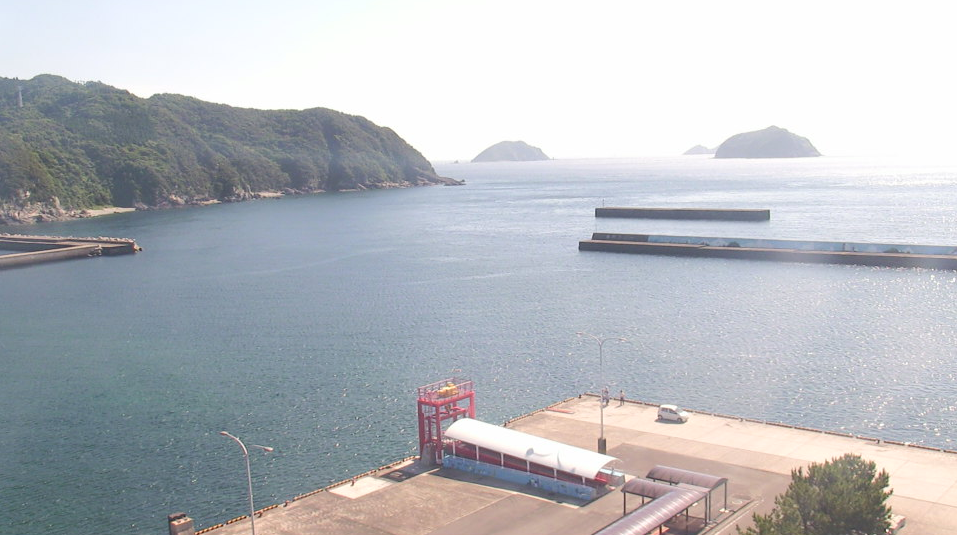 甑島館から里港・きんしゅう発着所が見えるライブカメラ。