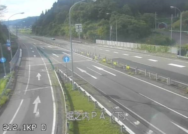 関越自動車道堀之内パーキングエリアライブカメラ(新潟県魚沼市根小屋)