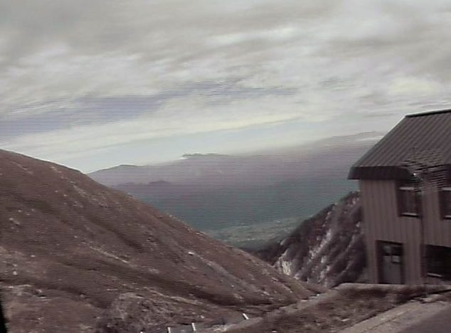 村営白馬岳頂上宿舎ライブカメラは、長野県白馬村北城の村営白馬岳頂上宿舎に設置された頂上宿舎が見えるライブカメラです。