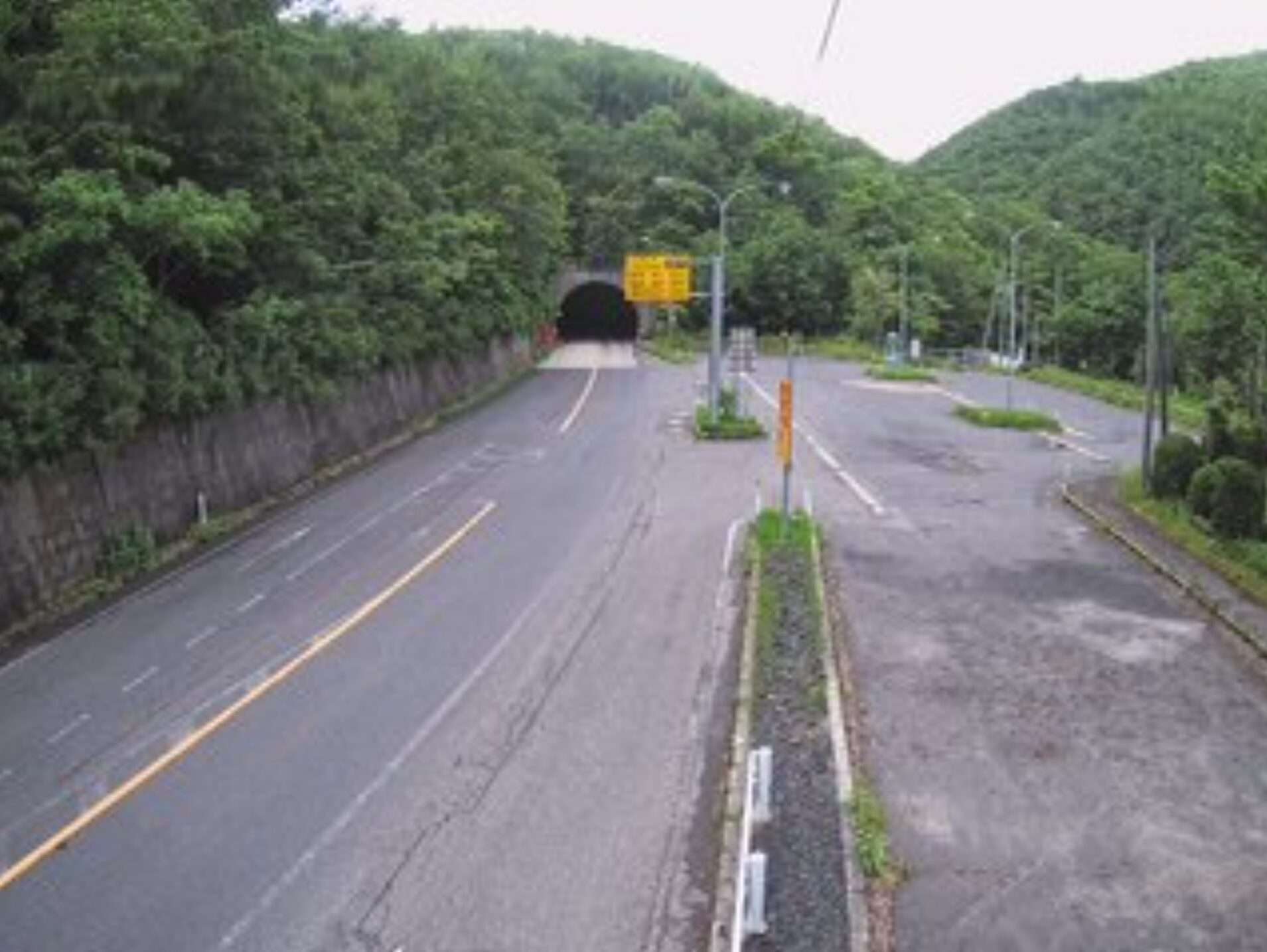 国道179号人形峠チェーン装着場ライブカメラ(岡山県鏡野町上齋原)