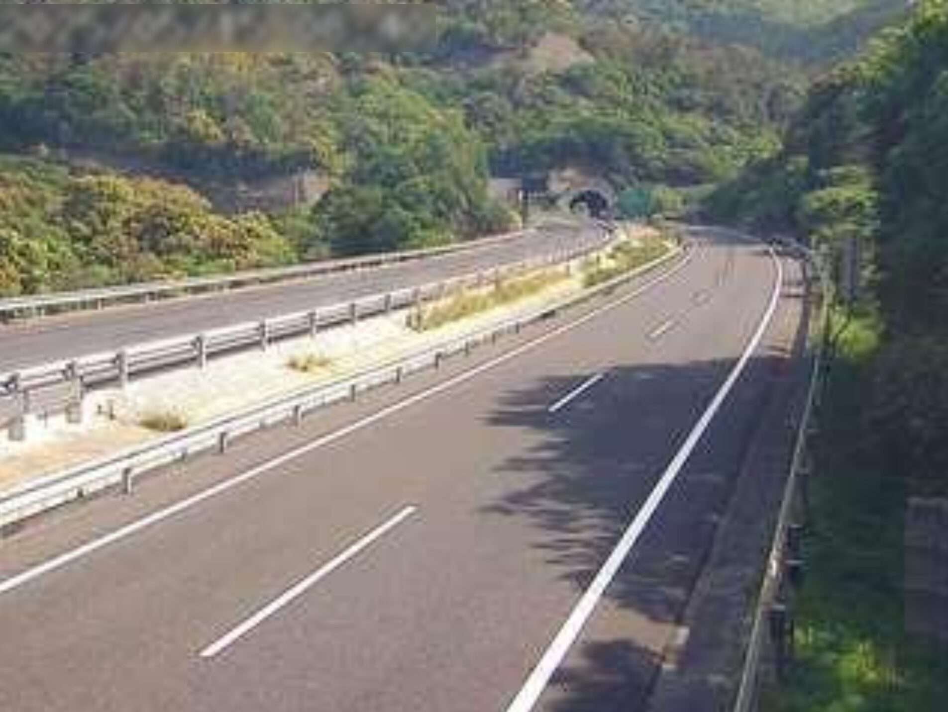 湯浅御坊道路広川南インターチェンジ～川辺インターチェンジライブカメラ(和歌山県日高川町中津川)