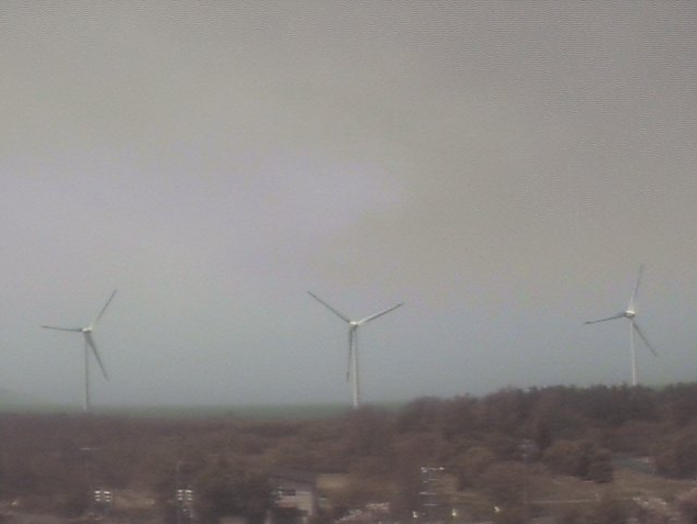 潮路小学校屋上から風太風力発電所風車
