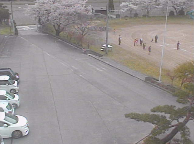 辰野町川島小学校からグラウンド・駐車場・桜