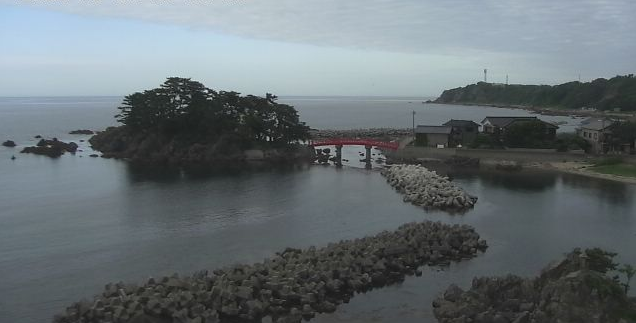 両津大川から津神島公園・津神橋が見えるライブカメラ。