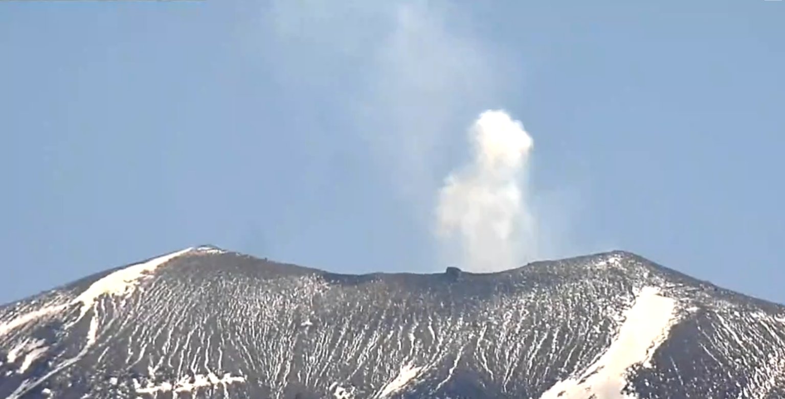 浅間山火口ライブカメラ(群馬県嬬恋村)