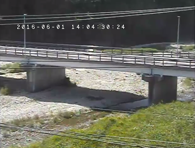 蛇尾橋付近から蛇尾川・蛇尾橋・国道461号(旧陸羽街道)が見えるライブカメラ。