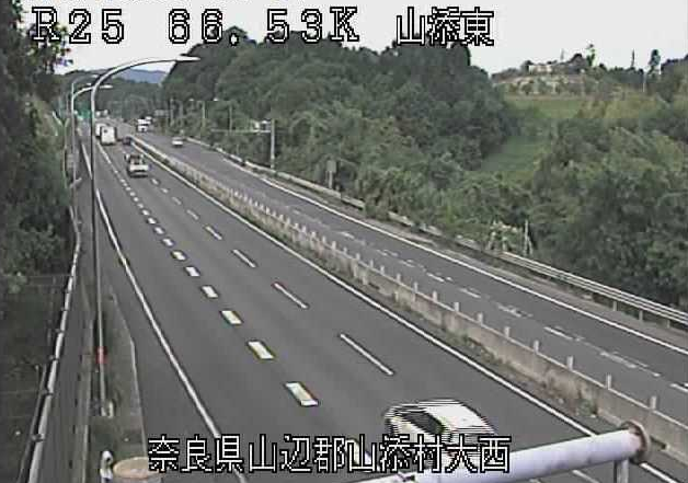 山添東から名阪国道(国道25号バイパス)が見えるライブカメラ。