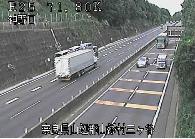 神野口から名阪国道(国道25号バイパス)が見えるライブカメラ。