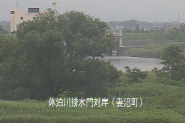 利根川休泊川排水門対岸ライブカメラは、埼玉県熊谷市葛和田の休泊川排水門対岸に設置された利根川が見えるライブカメラです。