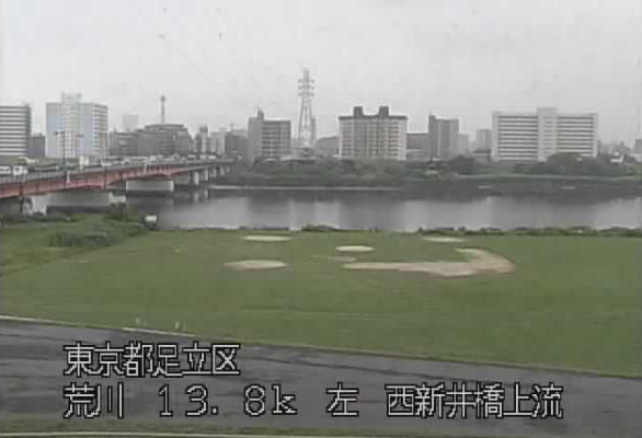 荒川西新井橋上流ライブカメラは、東京都足立区梅田の西新井橋上流に設置された荒川が見えるライブカメラです。