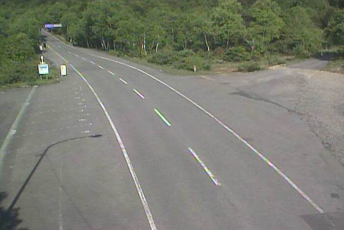 緑ヶ丘から岩手県道23号大更八幡平線が見えるライブカメラ。