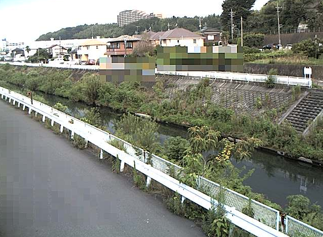 早淵川勝田橋ライブカメラは、神奈川県横浜市都筑区の勝田橋に設置された早淵川が見えるライブカメラです。