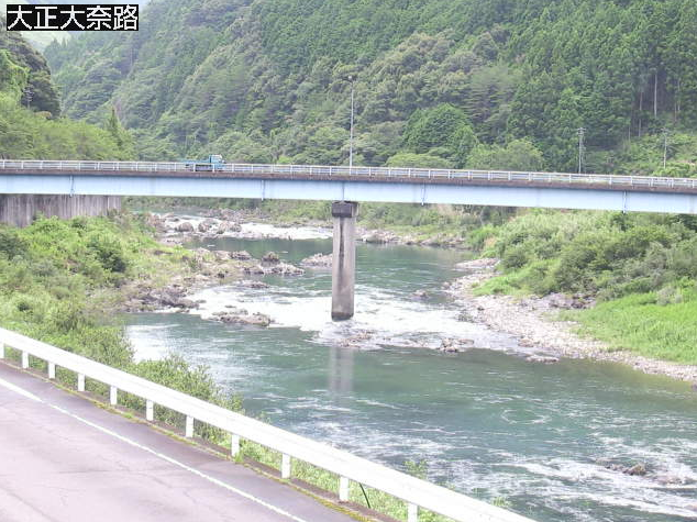梼原川大正大奈路ライブカメラは、高知県四万十町大正大奈路の大正大奈路に設置された梼原川が見えるライブカメラです。
