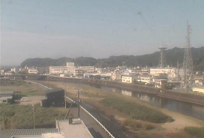 牟岐町教育委員会ライブカメラは、徳島県牟岐町川長の牟岐町教育委員会に設置された牟岐川が見えるライブカメラです。