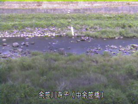 栃木県那須町寺子乙の中余笹橋に設置された余笹川が見えるライブカメラです。