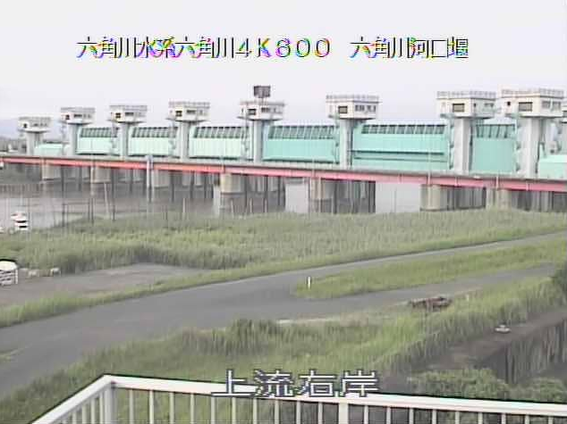 六角川河口堰上流右岸ライブカメラは、佐賀県白石町福富の河口堰上流右岸に設置された六角川が見えるライブカメラです。