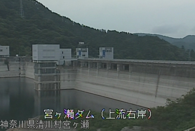 宮ヶ瀬ダム上流右岸ライブカメラは、神奈川県清川村宮ヶ瀬の宮ヶ瀬ダム上流右岸に設置された宮ヶ瀬ダムが見えるライブカメラです。