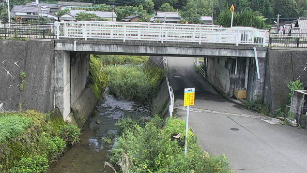 大分県杵築市山香町の橋付近に設置された恒道橋・国道10号が見えるライブカメラです。
