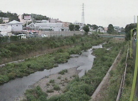 野川雁追橋ライブカメラは、東京都世田谷区喜多見の雁追橋に設置された野川が見えるライブカメラです。
