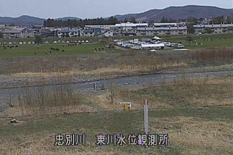 忠別川暁橋水位観測所ライブカメラは、北海道東神楽町の暁橋水位観測所に設置された忠別川が見えるライブカメラです。
