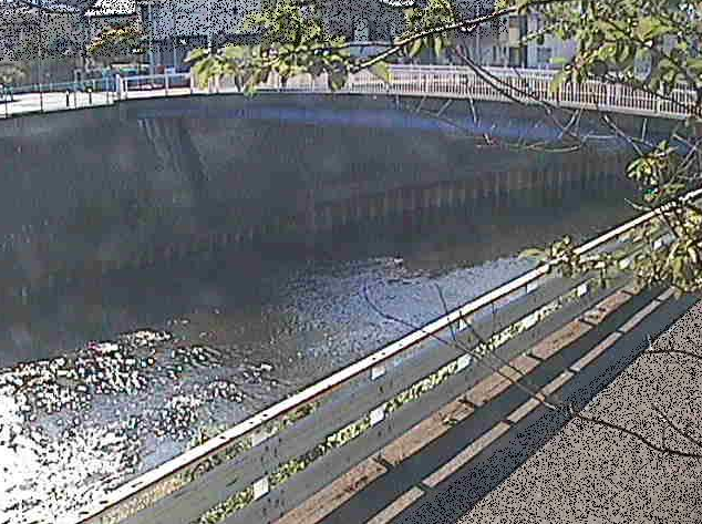 柏尾川鷹匠橋ライブカメラは、神奈川県横浜市栄区の鷹匠橋に設置された柏尾川が見えるライブカメラです。