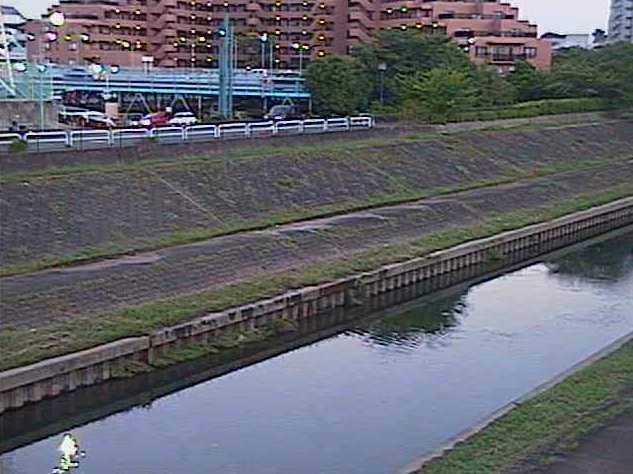 柏尾川元町橋ライブカメラは、神奈川県横浜市戸塚区の元町橋に設置された柏尾川が見えるライブカメラです。
