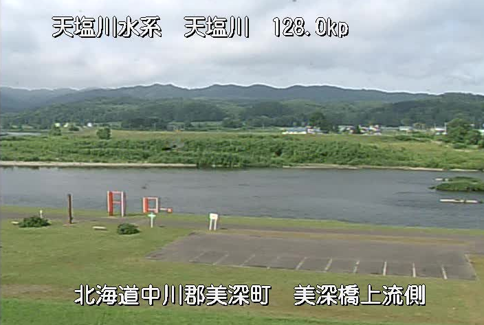 天塩川美深橋観測所ライブカメラは、北海道美深町敷島の美深橋観測所に設置された天塩川が見えるライブカメラです。