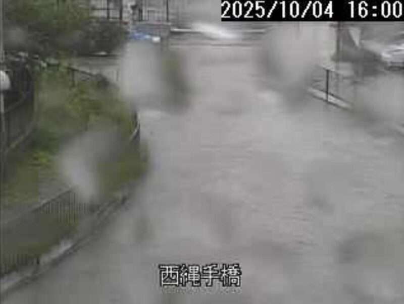 池町川西縄手橋ライブカメラ(福岡県久留米市縄手町) 2025年10月4日16時00分 大雨河川増水時 氾濫危険水位