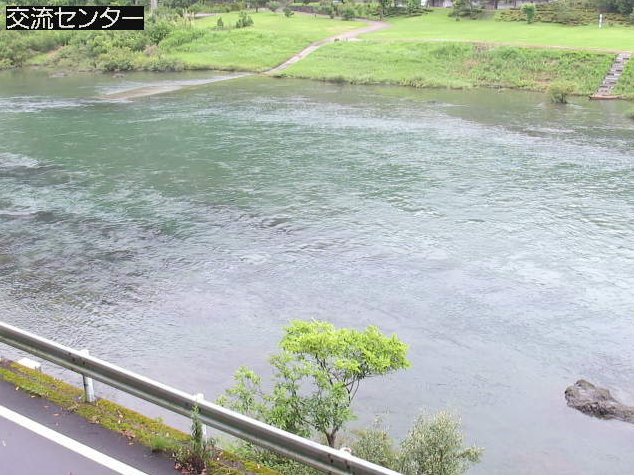 四万十川ふるさと交流センターライブカメラは、高知県四万十町昭和のふるさと交流センターに設置された四万十川が見えるライブカメラです。