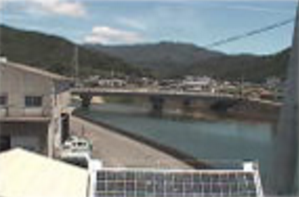 牟岐町西部保育所ライブカメラは、徳島県牟岐町中村の牟岐町西部保育所に設置された牟岐川・大川橋が見えるライブカメラです。