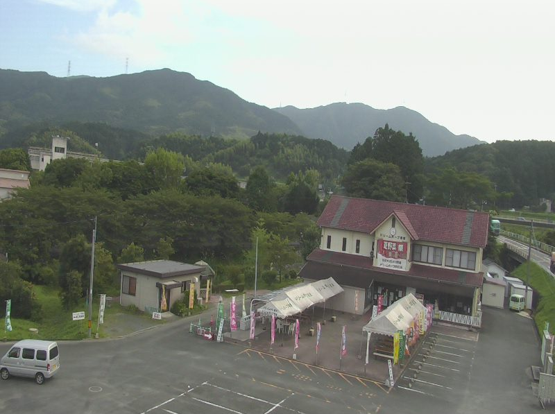 ドリームホープ若宮ライブカメラは、福岡県宮若市脇田のドリームホープ若宮に設置された福岡県道21号福岡直方線・直売所周辺が見えるライブカメラです。