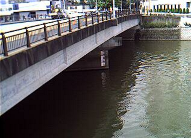 御笠川那珂大橋ライブカメラは、福岡県福岡市博多区の那珂大橋に設置された御笠川が見えるライブカメラです。