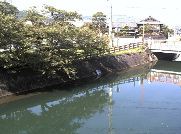 宇美川宇美橋ライブカメラは、福岡県宇美町明神坂の宇美橋に設置された宇美川が見えるライブカメラです。