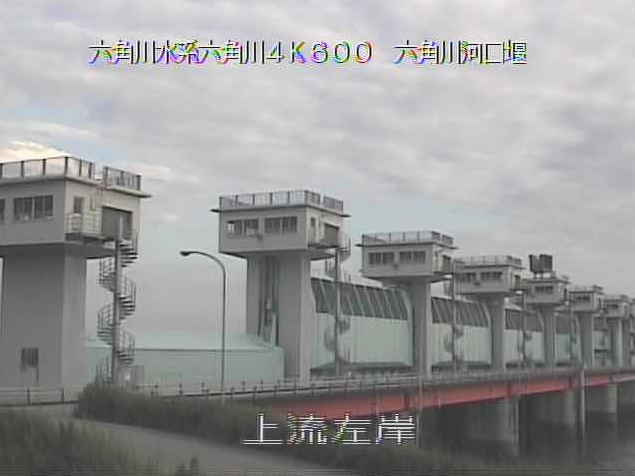 六角川河口堰上流左岸ライブカメラは、佐賀県白石町福富の河口堰上流左岸に設置された六角川が見えるライブカメラです。